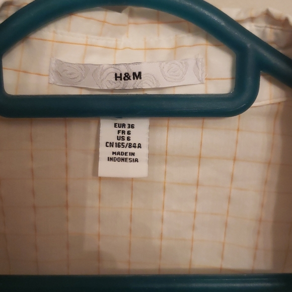 H&M fitted work blouse. - Picture 2 of 3